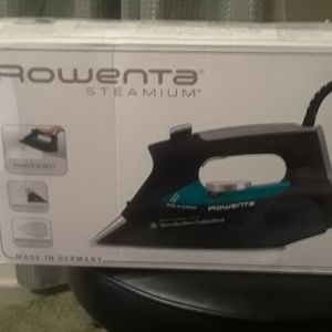 Rowenta steamium iron